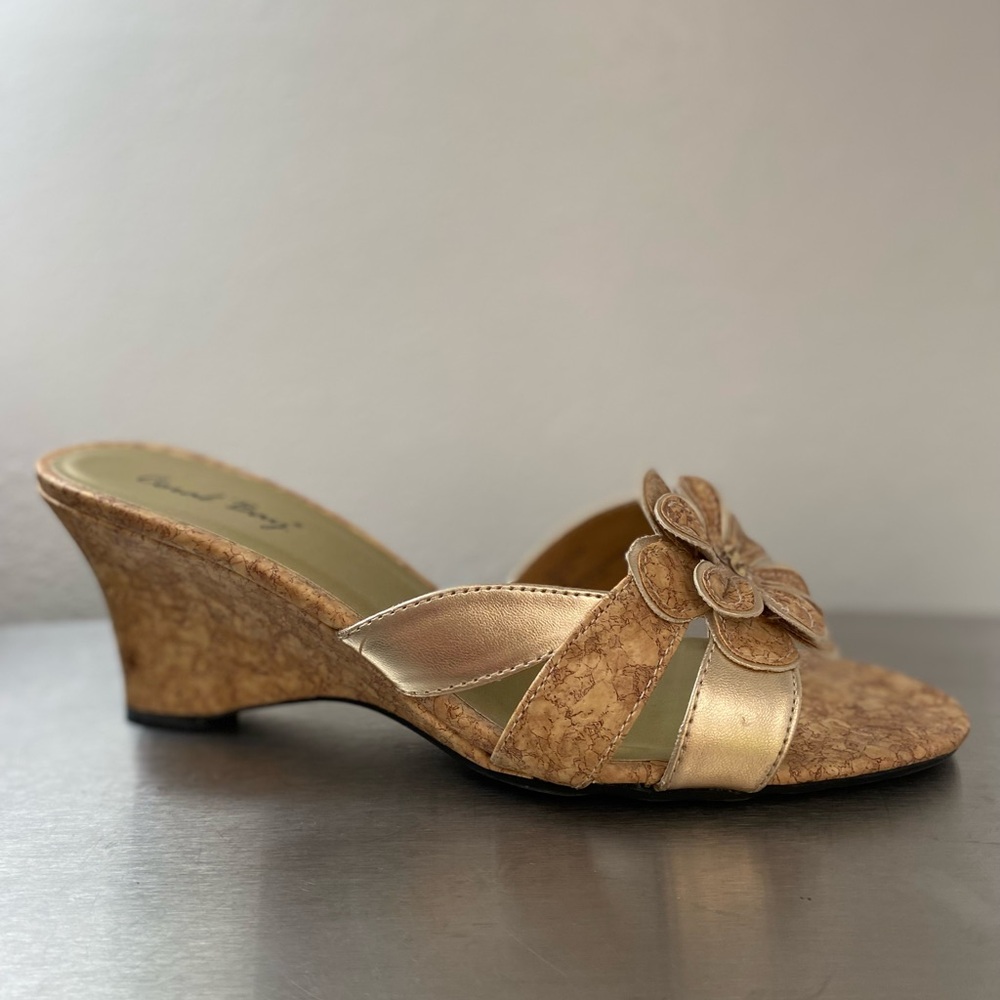 WOMENS CORAL BAY Gold Wedge Sandals - Picture 13 of 15